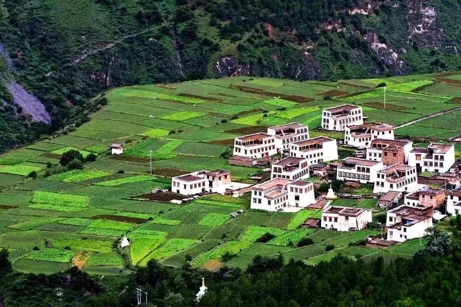 國(guó)慶去哪里玩，廈門租車自駕去川西，一個(gè)景色媲美西藏的地方